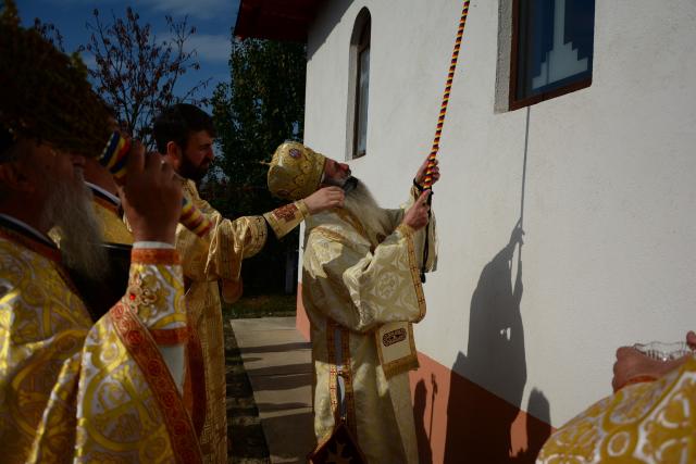 Sfințire de capelă de cimitir în Parohia Stăuceni
