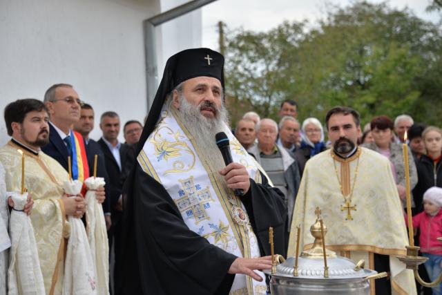 Vizite şi slujiri arhiereşti în Protopopiatul Săveni