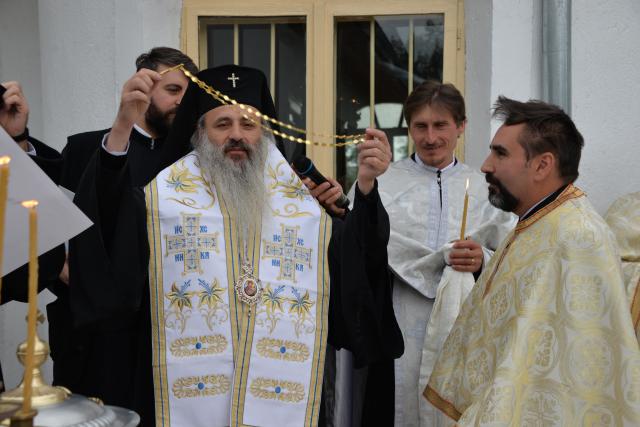 Vizite şi slujiri arhiereşti în Protopopiatul Săveni