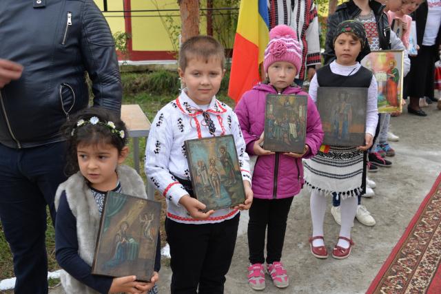 Vizite şi slujiri arhiereşti în Protopopiatul Săveni