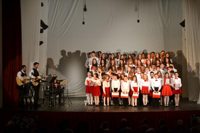 Spectacolul „Haide mamă, haide tată!” la Iaşi