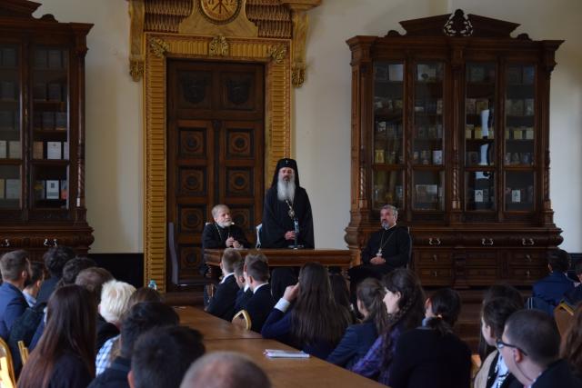 IPS Mitropolit Teofan: „Sfânta și Dumnezeiasca Liturghie este și trebuie să rămână centrul întregii vieți academice”