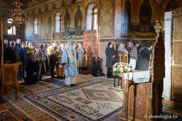 Hram la Mănăstirea Peștera: „Omul este chemat să devină templu al Duhului Sfânt”