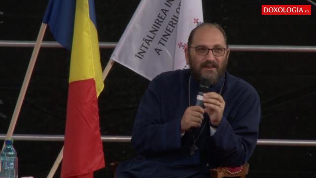 (Video)„Părinte, ţi-am sărutat mâna ca să îţi arăt ce vreau de la dumneata” – Părintele Constantin Necula