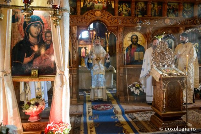 Hram la Mănăstirea Peștera: „Omul este chemat să devină templu al Duhului Sfânt”