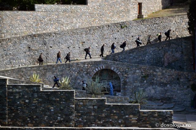 Pelerini în Grădina Maicii Domnului – Athos