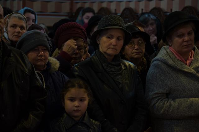 IPS Mitropolit Teofan: „Rămâne pe picioarele sale, adică puternic, doar cel care îngenunchează la rugăciune”