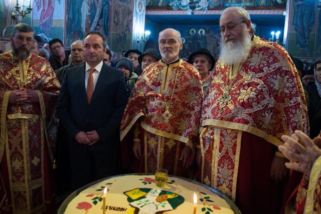 IPS Mitropolit Teofan: „Rămâne pe picioarele sale, adică puternic, doar cel care îngenunchează la rugăciune”