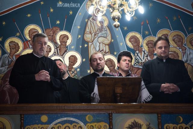 IPS Mitropolit Teofan: „Rămâne pe picioarele sale, adică puternic, doar cel care îngenunchează la rugăciune”