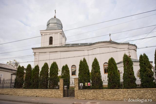 Închinare în Biserica Vulpe, ctitoria blănarilor ieșeni