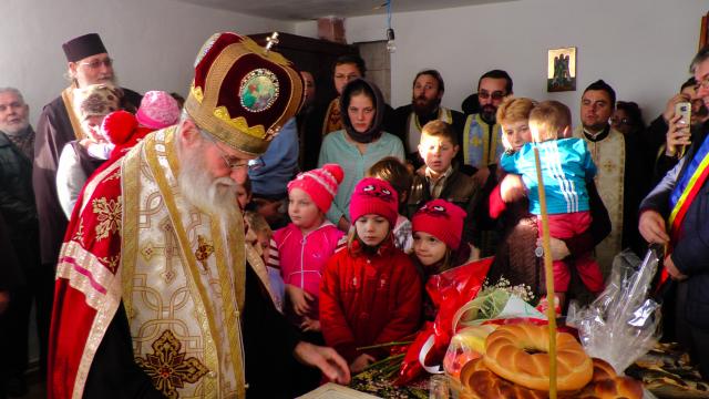 Casă nouă pentru o familie nevoiașă din Zamostea, construită de Biserica Ortodoxă Română în 19 zile