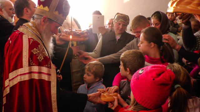 Casă nouă pentru o familie nevoiașă din Zamostea, construită de Biserica Ortodoxă Română în 19 zile