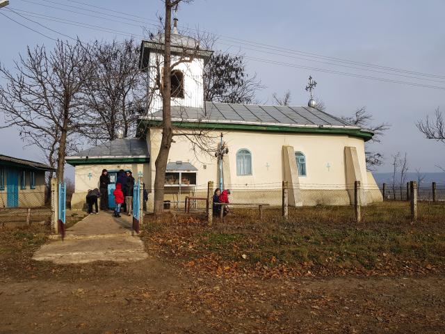 „Cutia cu papucei pentru Ei” împarte din nou bucurii