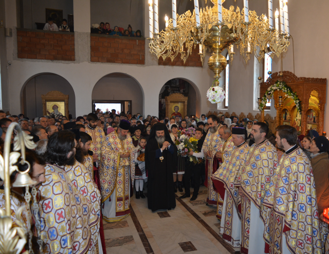 Sfântul Nectarie sărbătorit prin Liturghie arhierească