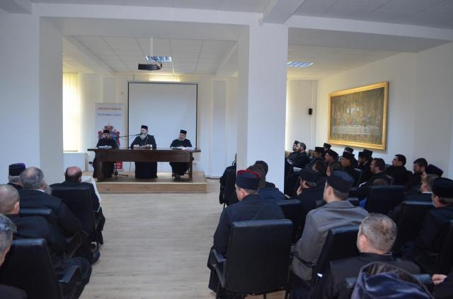 Sfânta Liturghie arhierească și ședință semestrială la Vaslui