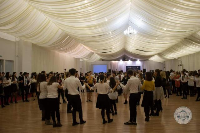 Studenţii ieșeni organizează un atelier de dans popular