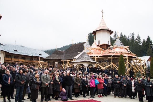Hram la mănăstirea nemțeană Petru Vodă: „Omul are menirea să preguste din viața îngerească”