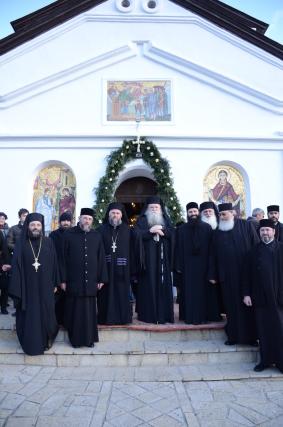Preasfințitul Părinte Calinic Botoșăneanul, la hramul Schitului Vovidenia-Neamț: „Intrarea Maicii Domnului în biserică anticipează intrarea noastră în Biserică prin Sfintele Taine”