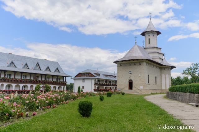 Măgura Ocnei, mănăstirea eroilor din primul război mondial