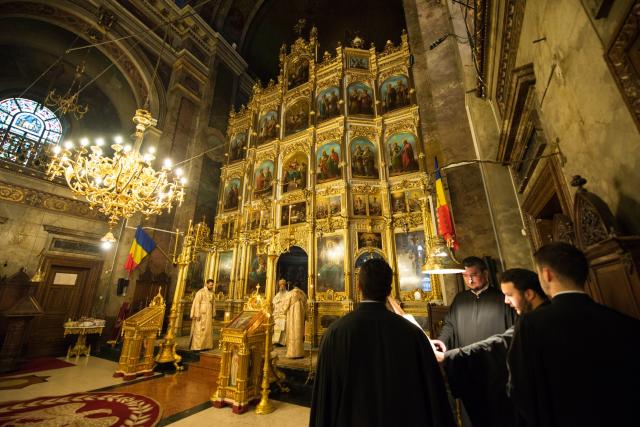 Sute de credincioși la Catedrala mitropolitană din Iași, în Prima Duminică din Postul Nașterii Domnului
