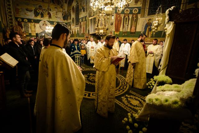 Preasfințitul Părinte Calinic Botoșăneanul, la hramul Schitului Vovidenia-Neamț: „Intrarea Maicii Domnului în biserică anticipează intrarea noastră în Biserică prin Sfintele Taine”