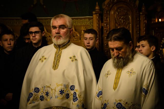 Preasfințitul Părinte Calinic Botoșăneanul, la hramul Schitului Vovidenia-Neamț: „Intrarea Maicii Domnului în biserică anticipează intrarea noastră în Biserică prin Sfintele Taine”