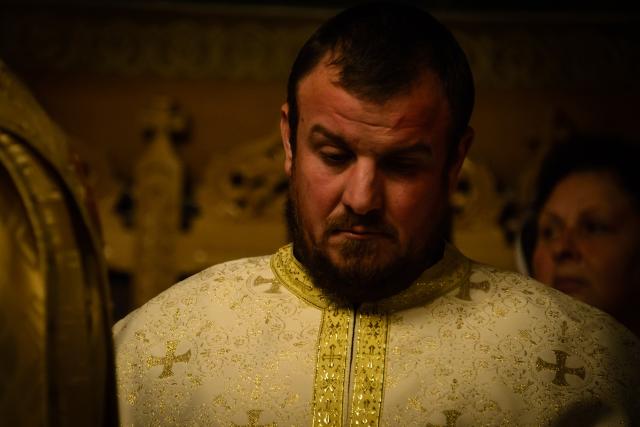 Preasfințitul Părinte Calinic Botoșăneanul, la hramul Schitului Vovidenia-Neamț: „Intrarea Maicii Domnului în biserică anticipează intrarea noastră în Biserică prin Sfintele Taine”