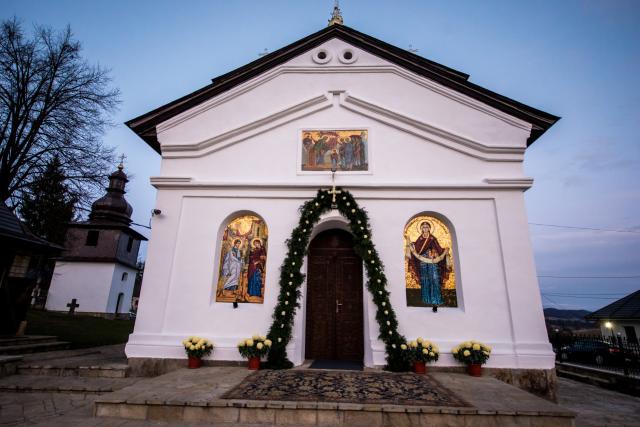 Preasfințitul Părinte Calinic Botoșăneanul, la hramul Schitului Vovidenia-Neamț: „Intrarea Maicii Domnului în biserică anticipează intrarea noastră în Biserică prin Sfintele Taine”
