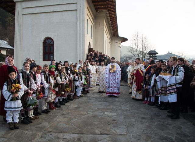 Mitropolitul Teofan, la Parohia Hangu: „Omule, pe cine ai în inima ta, acela este dumnezeul tău”