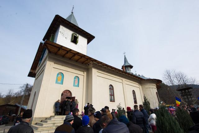 Mitropolitul Teofan, la Parohia Hangu: „Omule, pe cine ai în inima ta, acela este dumnezeul tău”