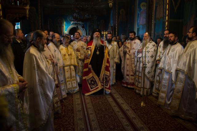Mitropolitul Teofan, la Parohia Hangu: „Omule, pe cine ai în inima ta, acela este dumnezeul tău”