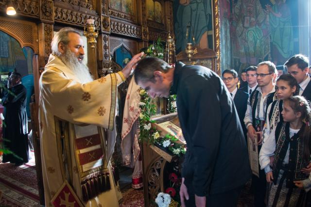 Mitropolitul Teofan, la Parohia Hangu: „Omule, pe cine ai în inima ta, acela este dumnezeul tău”