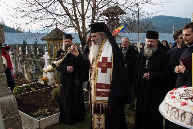 Mitropolitul Teofan, la Parohia Hangu: „Omule, pe cine ai în inima ta, acela este dumnezeul tău”