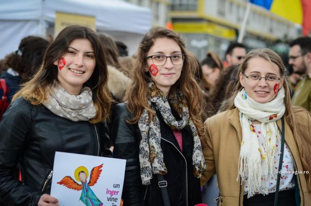tineri la Marșul pentru viață
