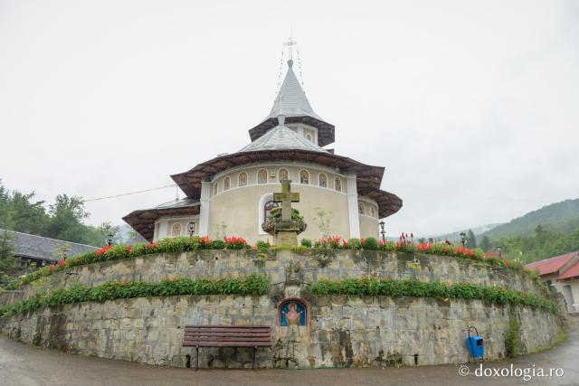 Mănăstirea Sfântul Sava - emblema ortodoxiei din zona Tazlău-Trotuș (galerie FOTO)
