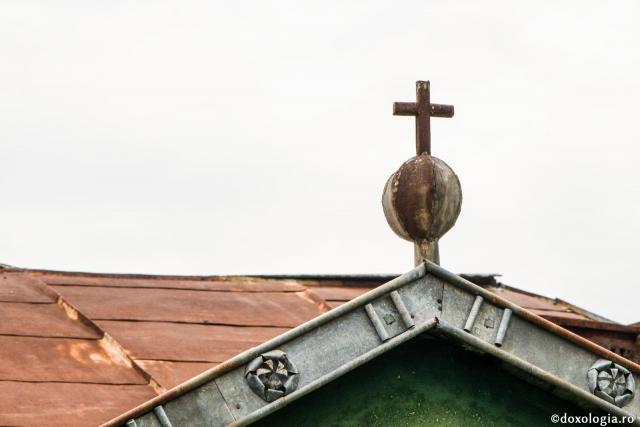De ce unii creștini așază semnul Crucii pe acoperișul casei?
