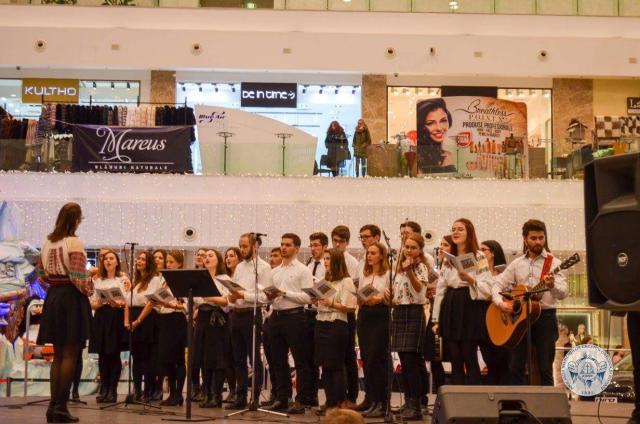 Concert caritabil de colinde la Palas Mall, organizat de ASCOR Iaşi