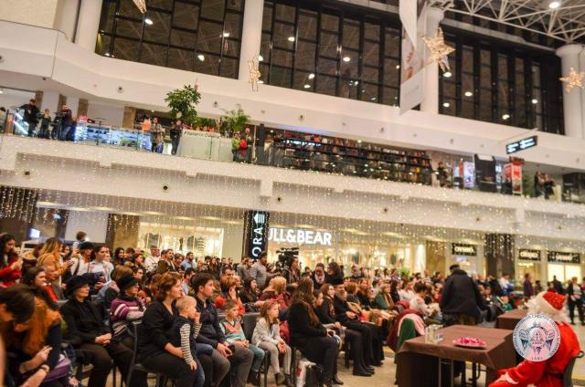 Concert caritabil de colinde la Palas Mall, organizat de ASCOR Iaşi