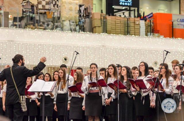 Concert caritabil de colinde la Palas Mall, organizat de ASCOR Iaşi