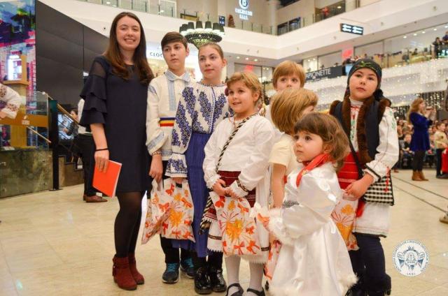 Concert caritabil de colinde la Palas Mall, organizat de ASCOR Iaşi