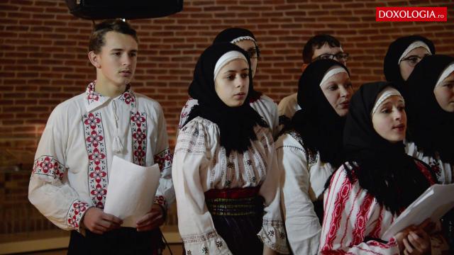 (Video) Ecoul - Din copilărie (versuri de Adrian Păunescu) - Grupul de colindători ai Parohiei Vorona Mare