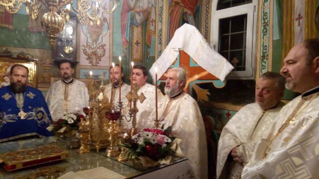Sfântul Nicolae serbat de sute de credincioşi la poalele Cozlei