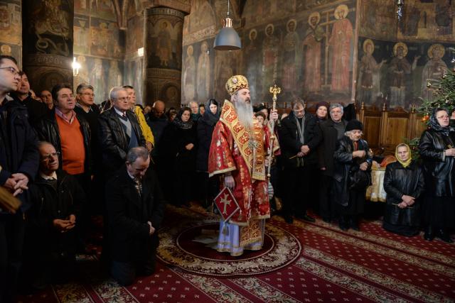 Liturghie săvârșită de IPS Mitropolit Teofan la Mănăstirea Hlincea