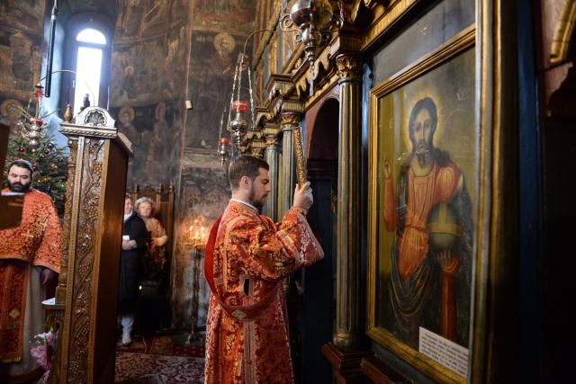 Liturghie săvârșită de IPS Mitropolit Teofan la Mănăstirea Hlincea