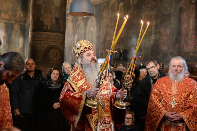 Liturghie săvârșită de IPS Mitropolit Teofan la Mănăstirea Hlincea