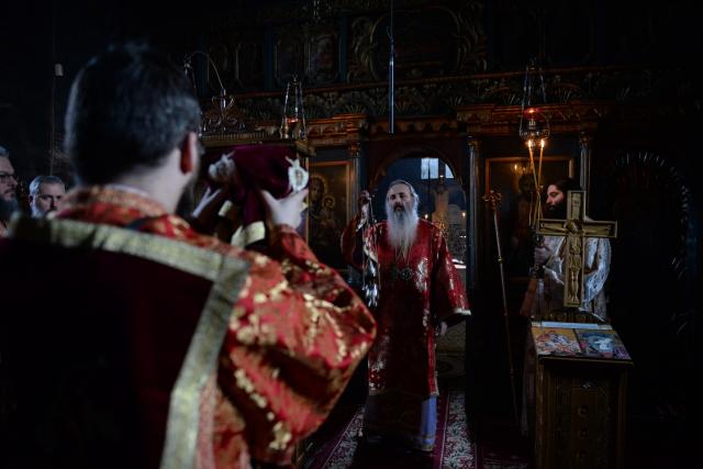 Liturghie săvârșită de IPS Mitropolit Teofan la Mănăstirea Hlincea