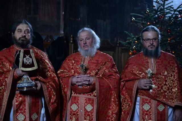 Liturghie săvârșită de IPS Mitropolit Teofan la Mănăstirea Hlincea