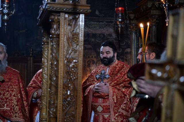 Liturghie săvârșită de IPS Mitropolit Teofan la Mănăstirea Hlincea