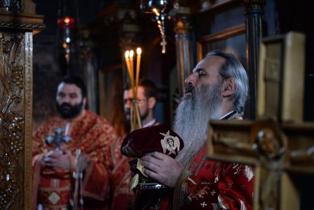 Liturghie săvârșită de IPS Mitropolit Teofan la Mănăstirea Hlincea