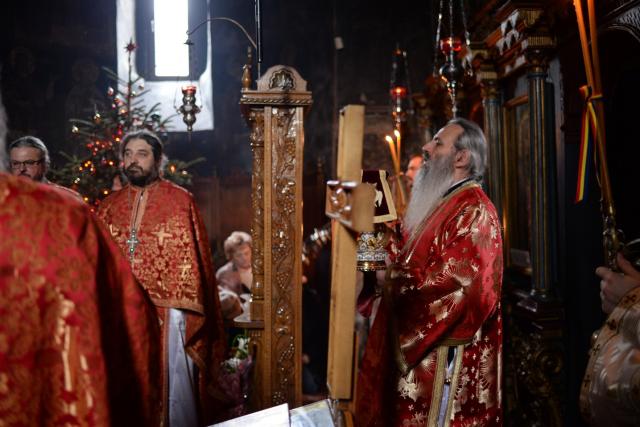Liturghie săvârșită de IPS Mitropolit Teofan la Mănăstirea Hlincea